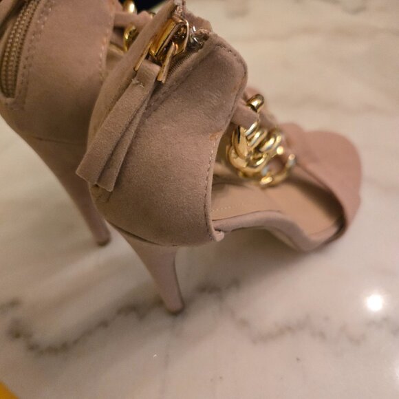 Anne Michelle Perton 20 Blush and Gold Chain Dress Sandals - Picture 2 of 5